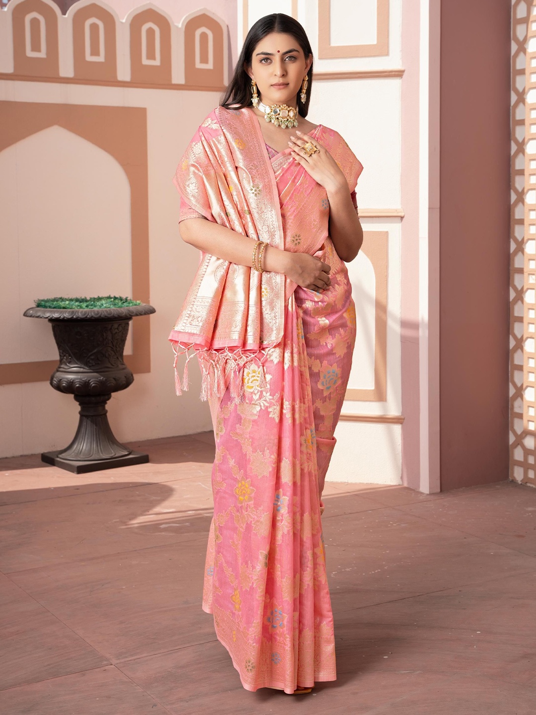 

GAJARAI Floral Zari Silk Cotton Banarasi Saree, Pink