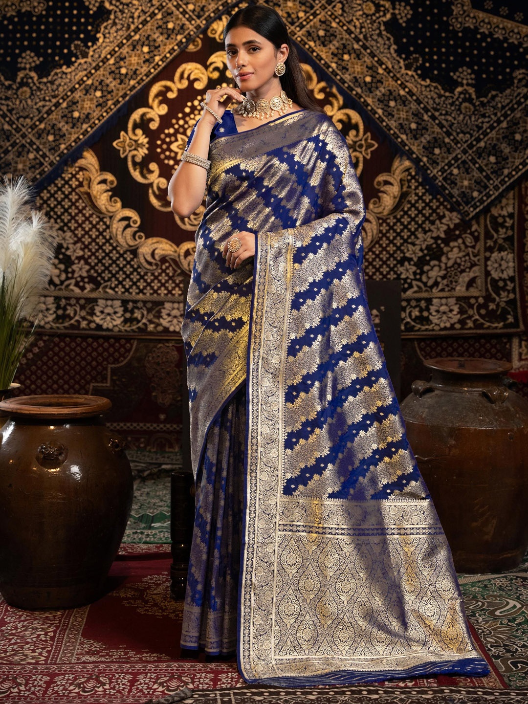 

GAJARAI Leheriya Zari Silk Blend Banarasi Saree, Navy blue