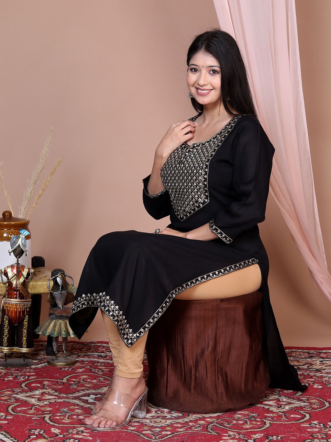 

His&Her Women Embellished Sequinned Kurta, Black