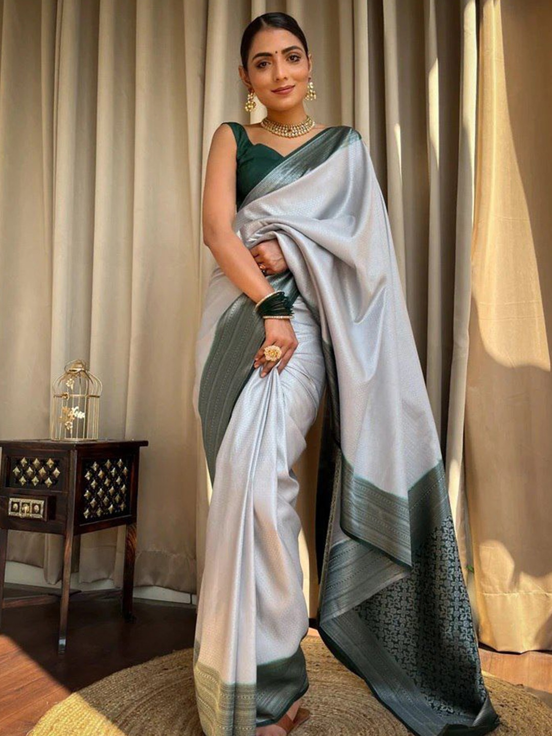 

Kriyansh Ethnic Motifs Zari Silk Cotton Kanjeevaram Saree, Grey