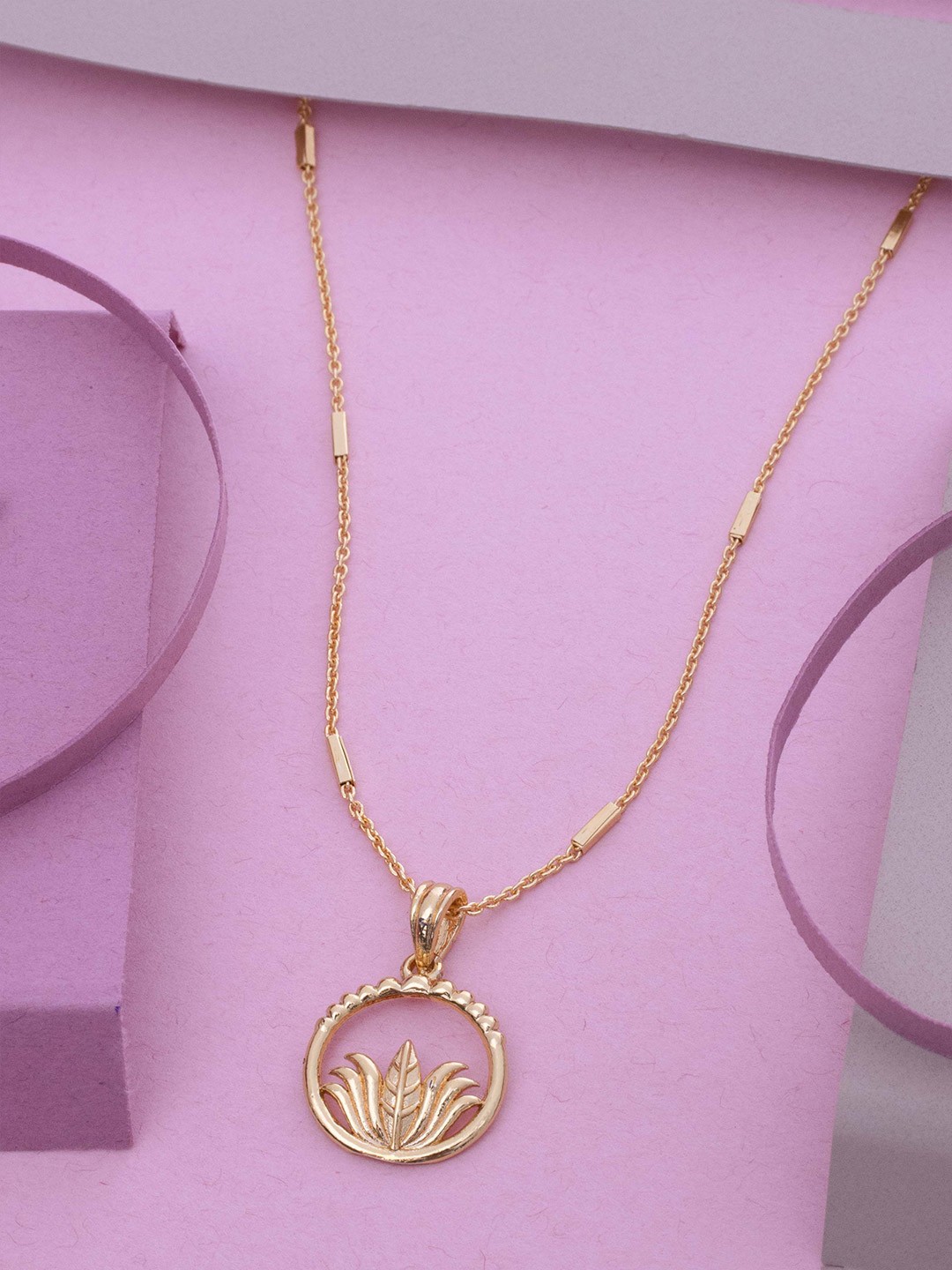 

Ramdev Art Fashion Jwellery Gold-Plated Floral-Shaped Pendant With Chain