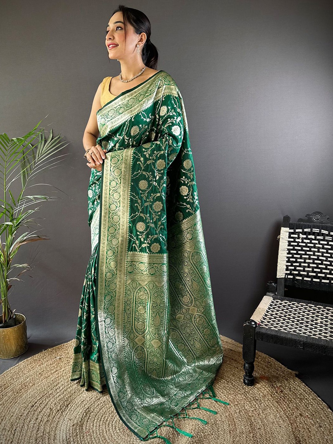 

Mitera Floral Woven Design Zari Banarasi Saree, Green