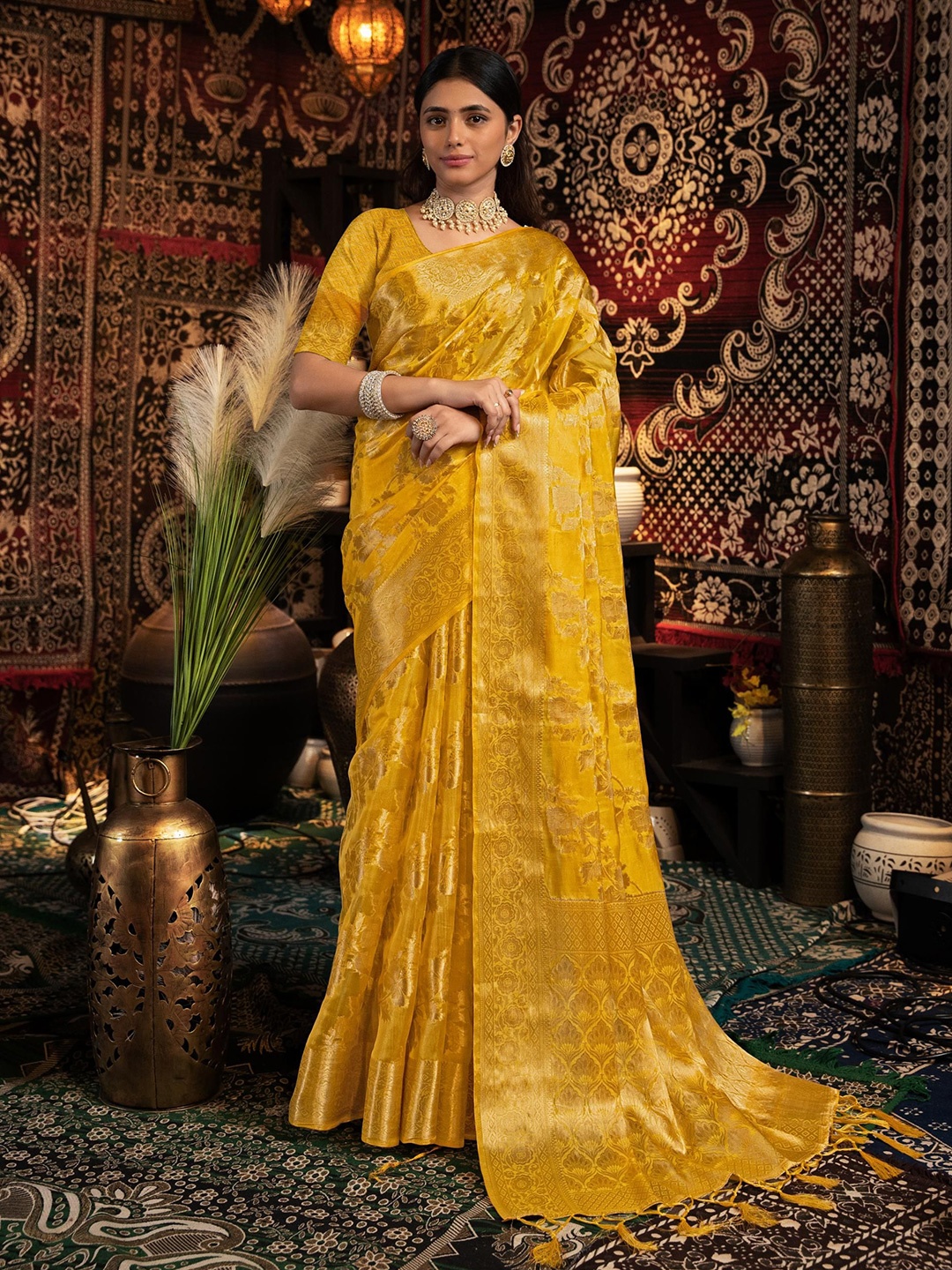 

GAJARAI Woven Design Zari Organza Saree, Yellow