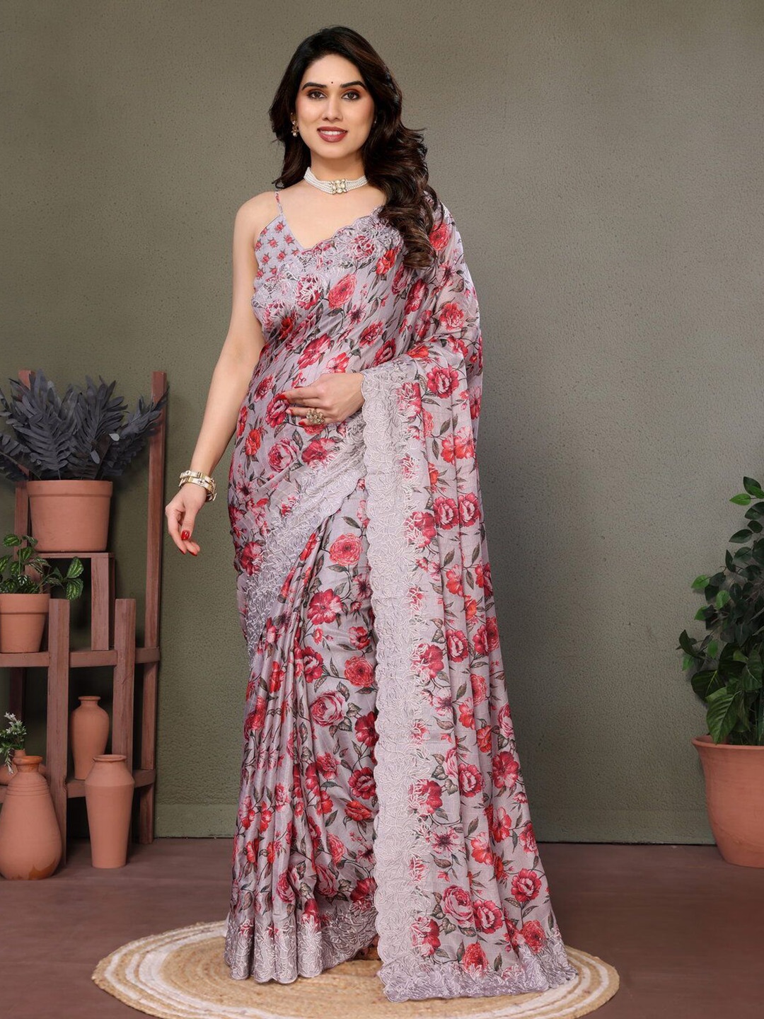 

Hema silk mills Floral Embroidered Silk Blend Saree, Silver