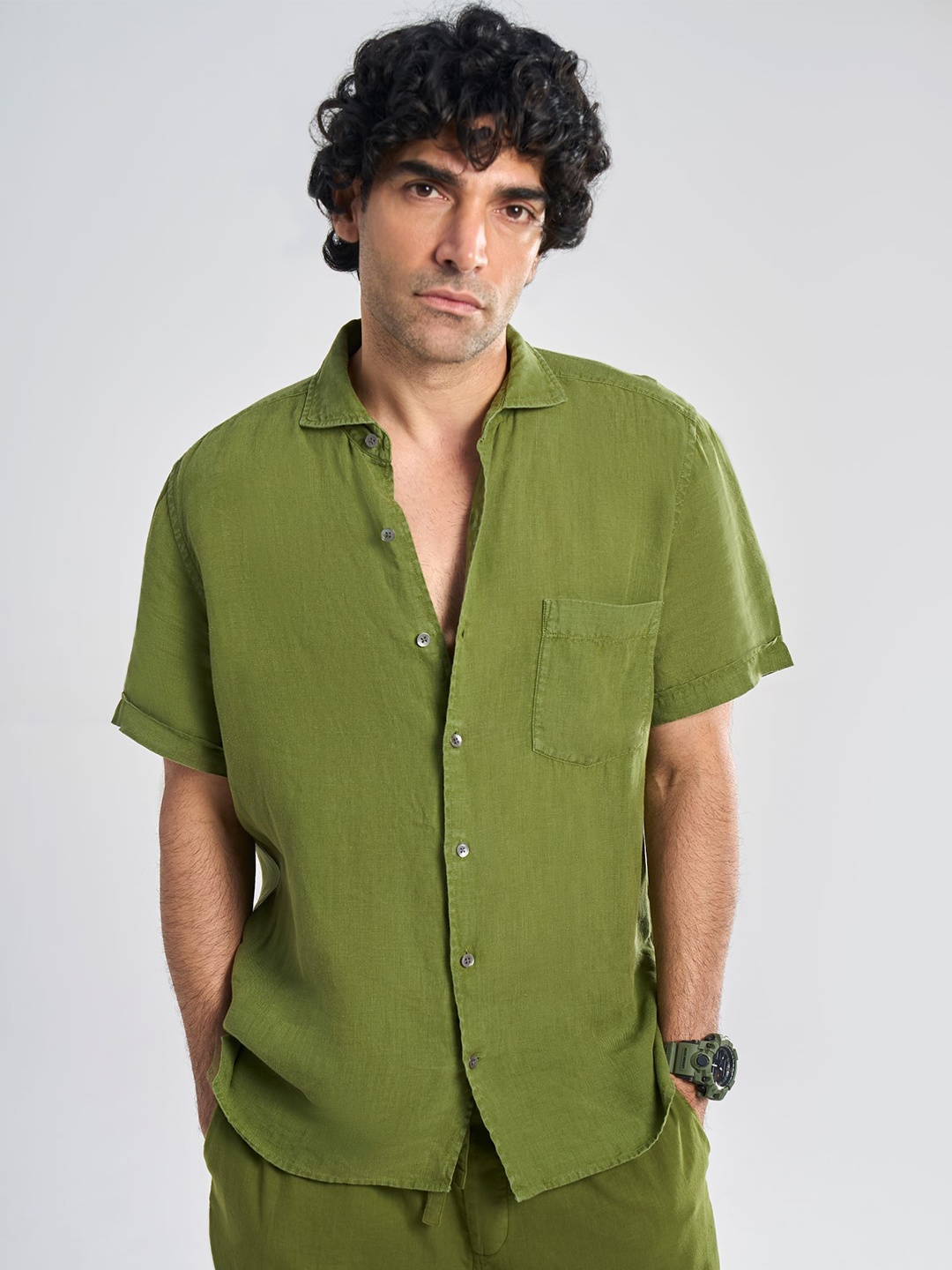 

Terra Luna Men Smart Relaxed Fit Cutaway Collar Solid Linen Casual Shirt, Olive