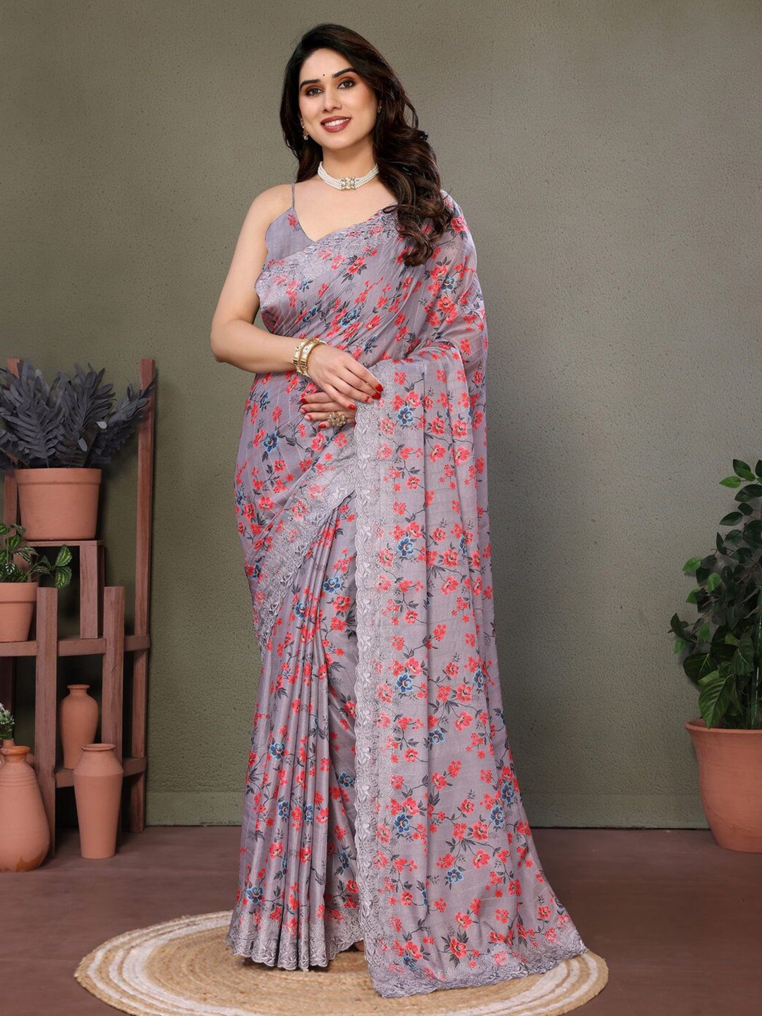 

Hema silk mills Floral Embroidered Silk Blend Saree, Grey