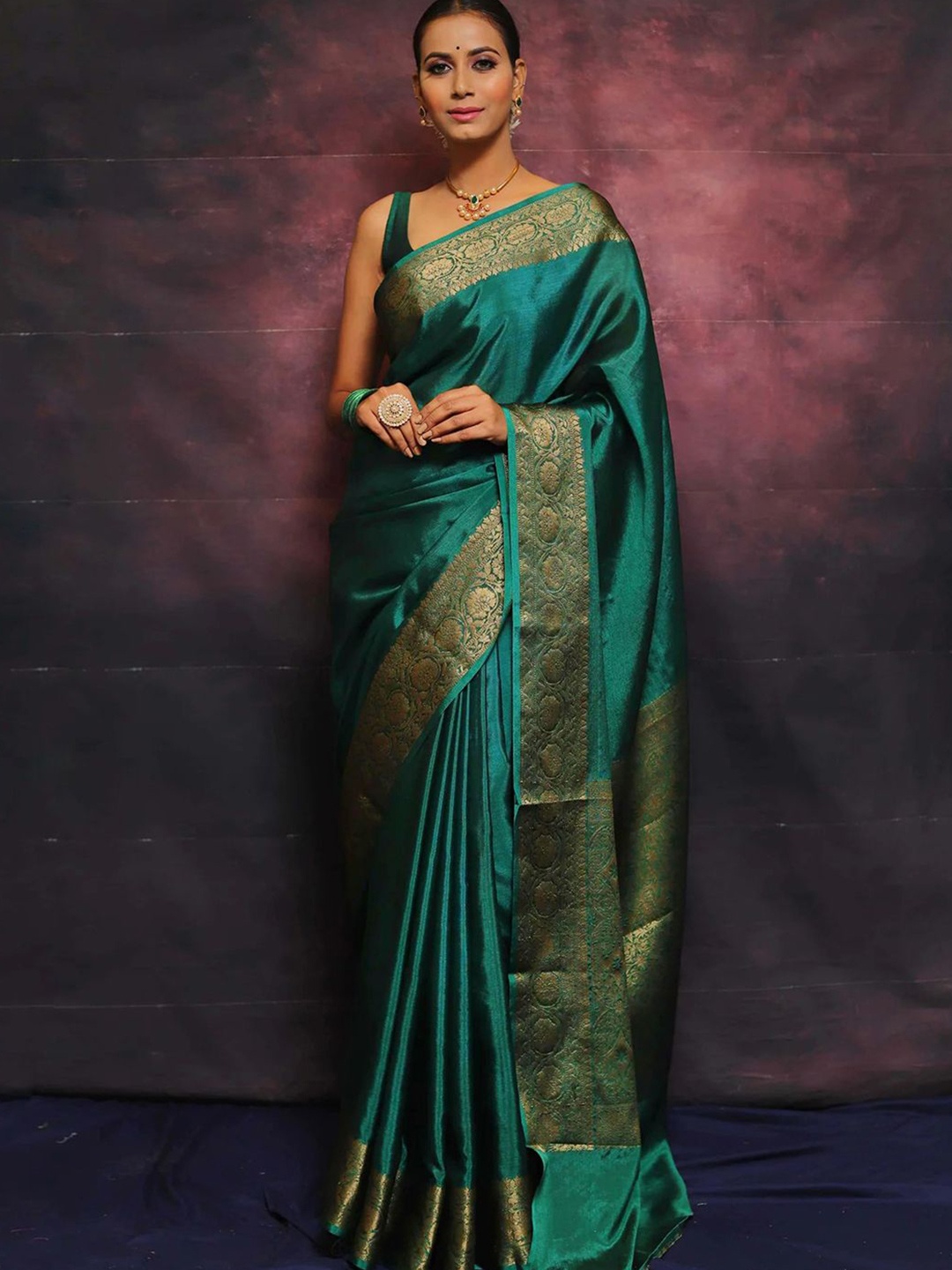 

KALINI Solid Zari Banarasi Saree, Green