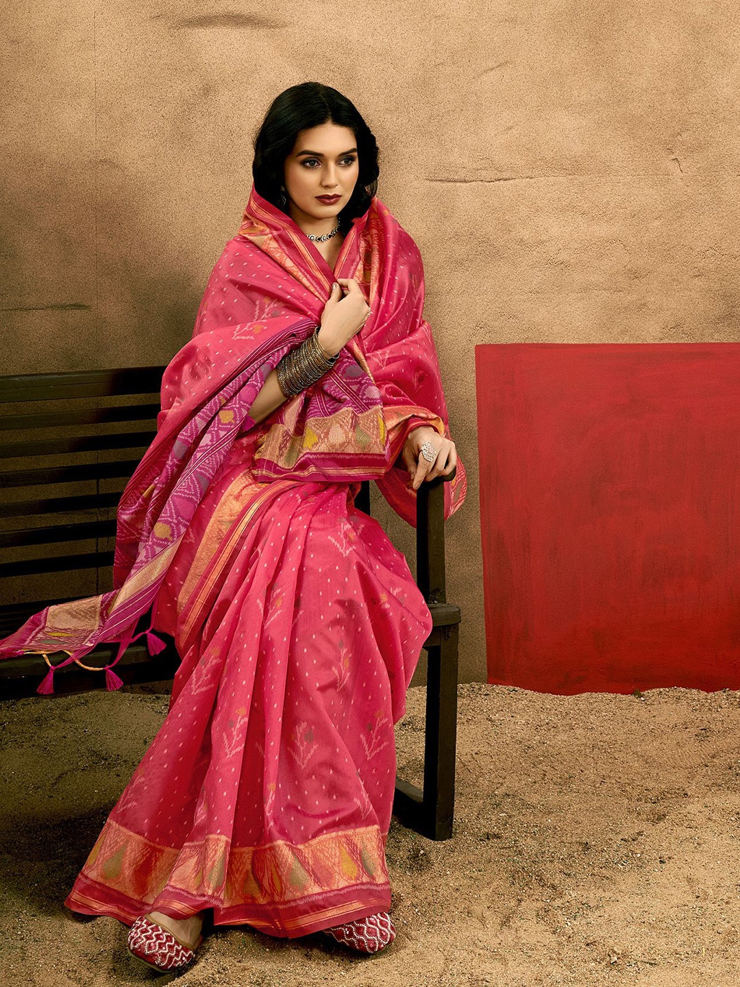 

elora Ethnic Motifs Zari Silk Blend Patola Saree, Pink