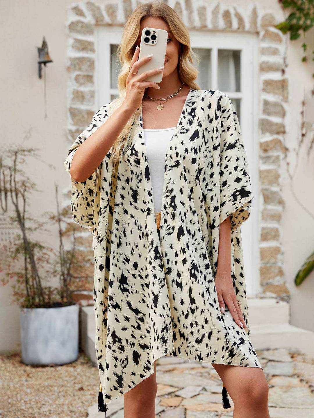 

LULU & SKY Women Printed Shrug, White