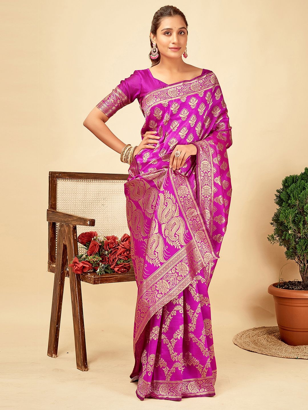 

KALINI Floral Zari Banarasi Saree, Pink