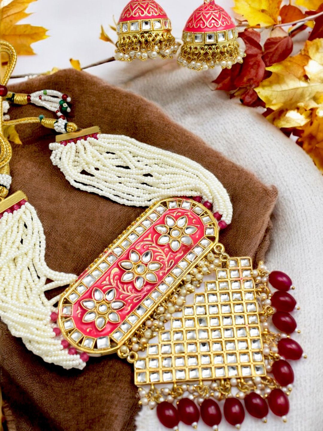 

TISHUL JEWELS Gold-Plated Kundan Stone Studded & Beaded Jewellery Set