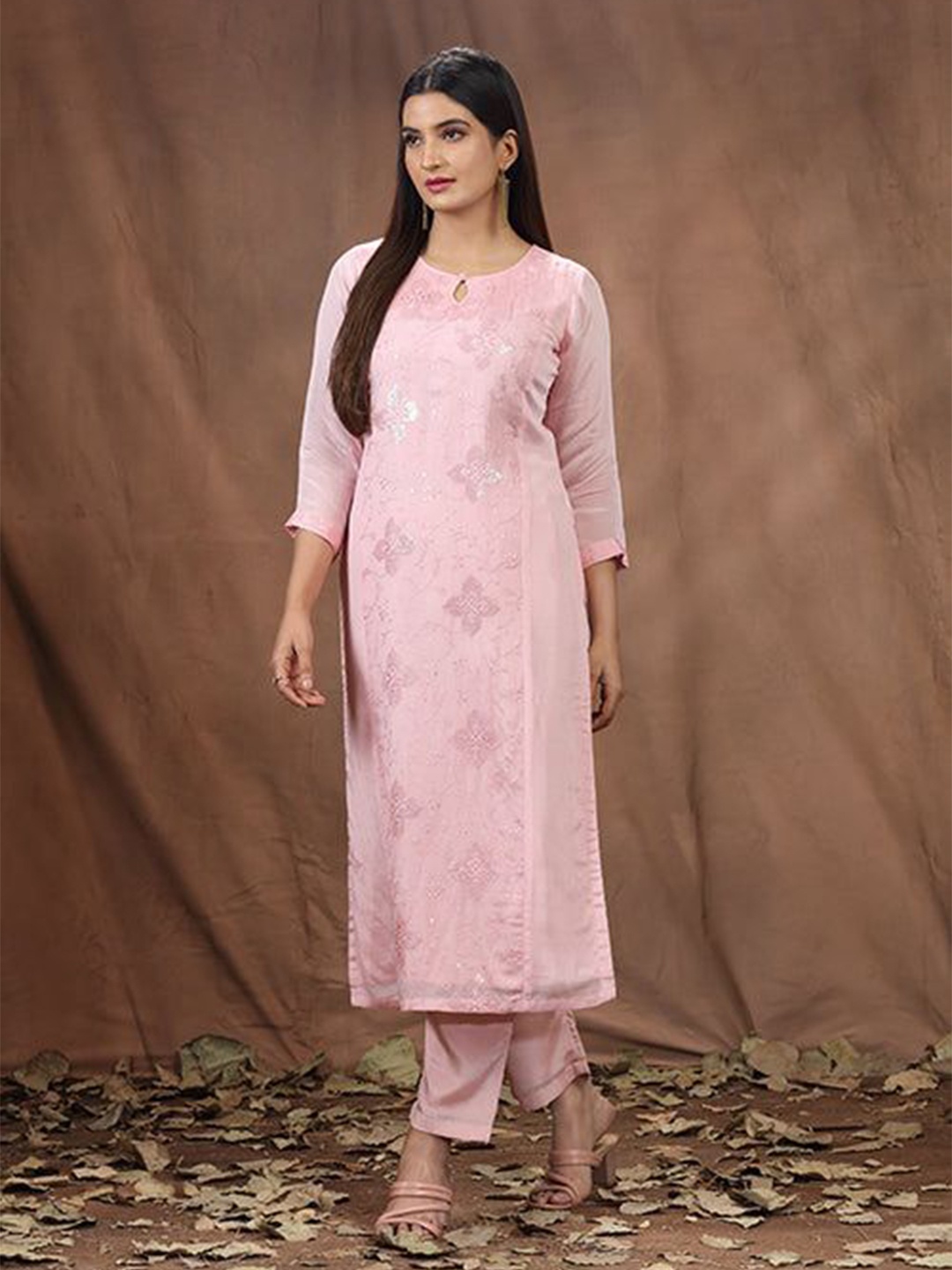 

FREYAA Floral Embellished Keyhole Neck Pure Cotton Straight Kurta, Pink