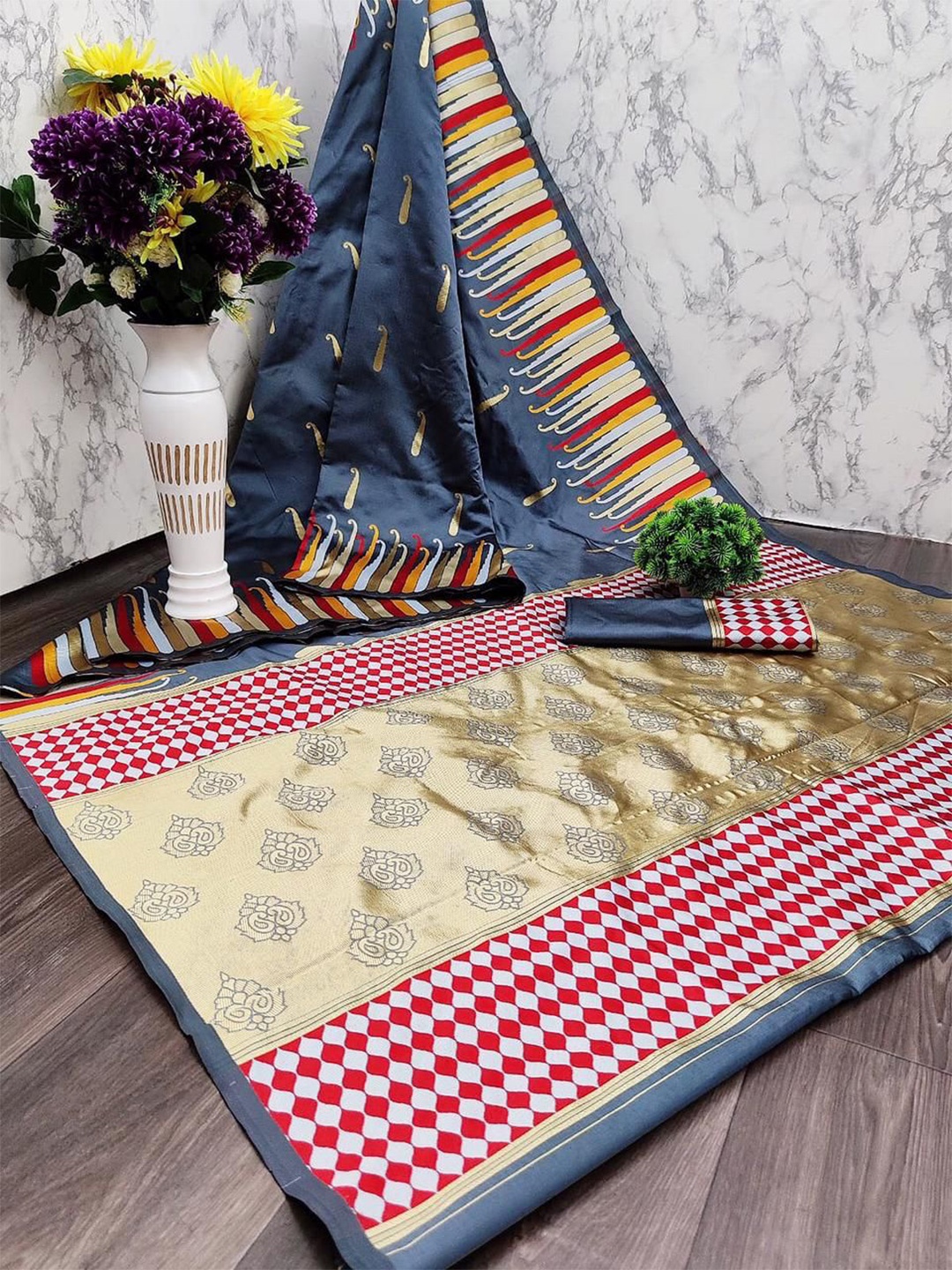 

DIVASTRI Woven Design Pure Silk Banarasi Saree, Grey