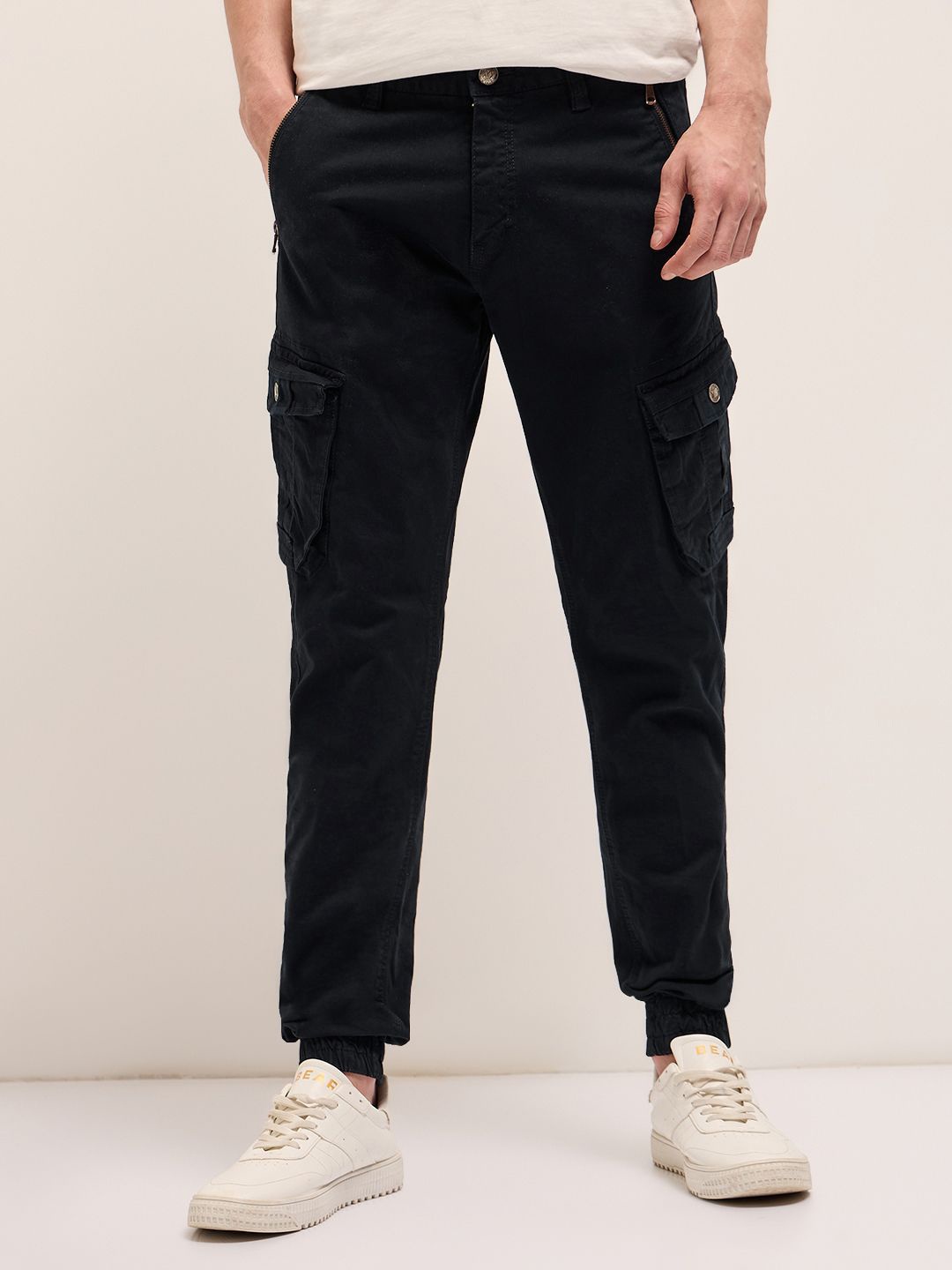 

THE BEAR HOUSE Men Slim Fit Cargos Trousers, Black