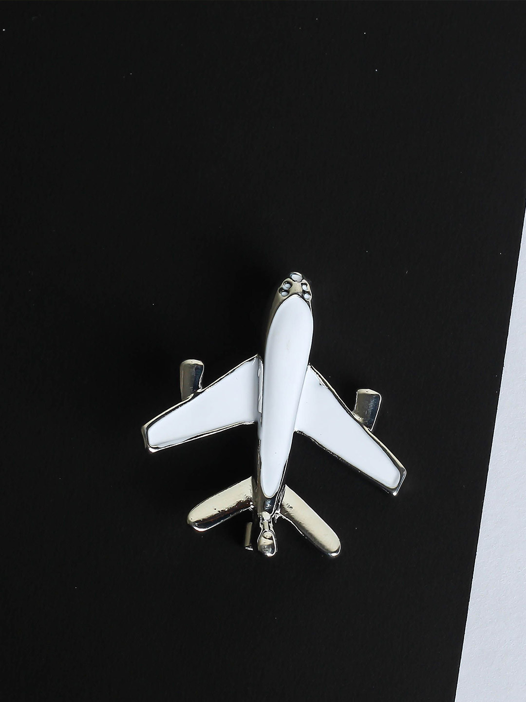 

Tossido Men Airplane Brooch, White