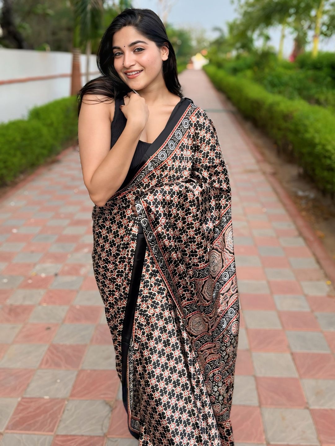 

Saree mall Ethnic Motifs Printed Block Print Sarees, Black