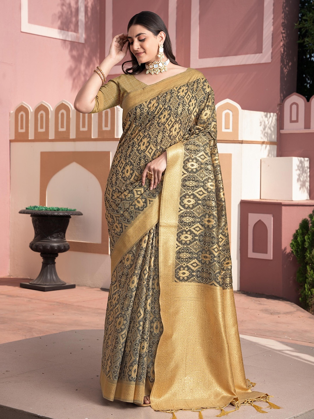 

ALAGINI Ethnic Motifs Zari Designer Ikat Saree, Brown