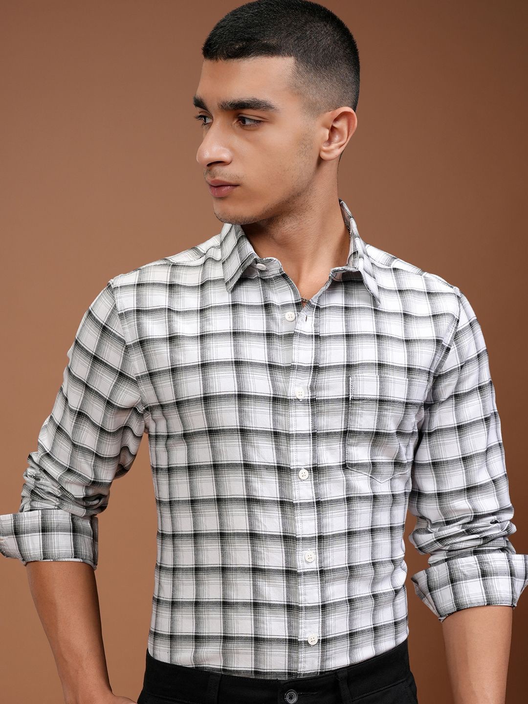 

HIGHLANDER Men Melange Textured Checked Casual Slim Fit Shirt, White