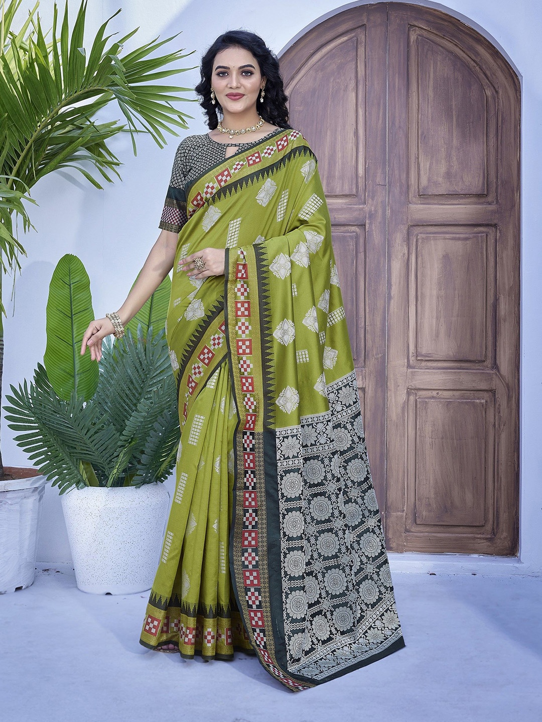 

LeeliPeeri Designer Ethnic Motifs Banarasi Saree, Green