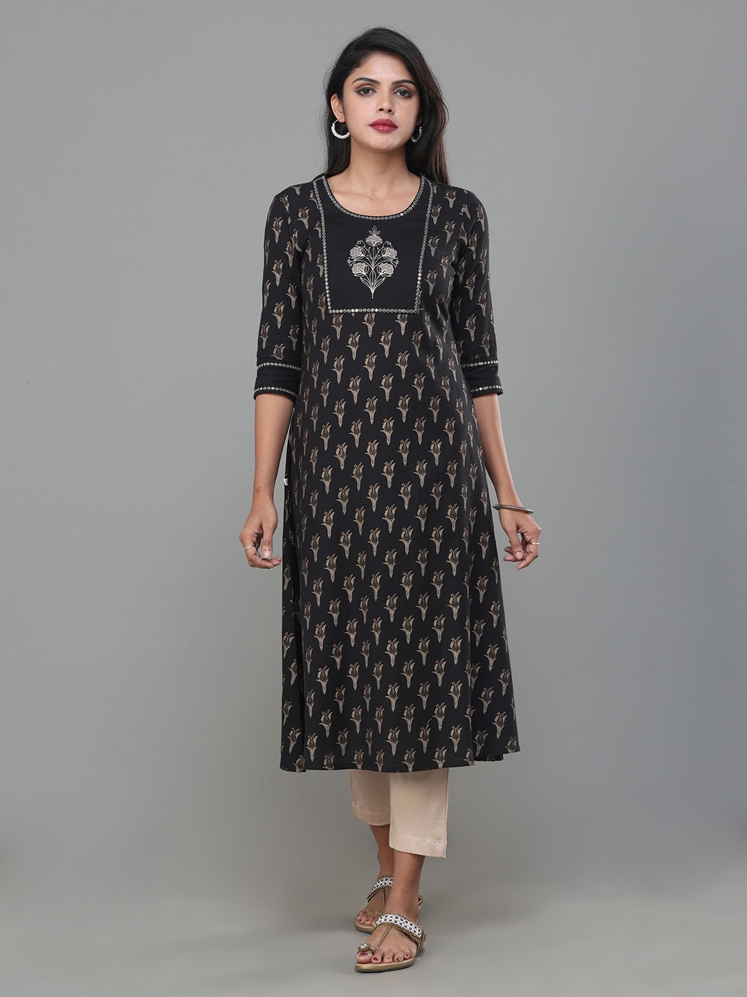 

Vismay Floral Printed Thread Work Kurta, Black