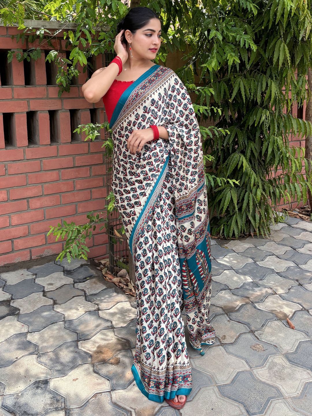 

Saree mall Bagh Designer Block Print Sarees, Cream