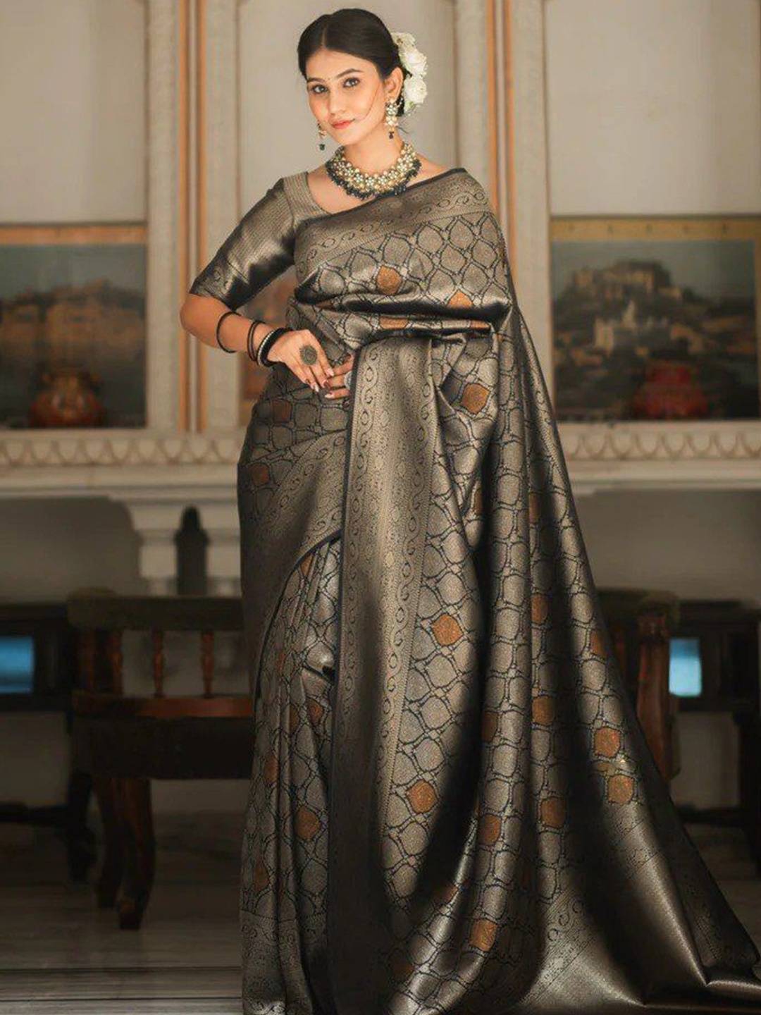 

bansari textiles Woven Design Zari Kanjeevaram Saree, Black