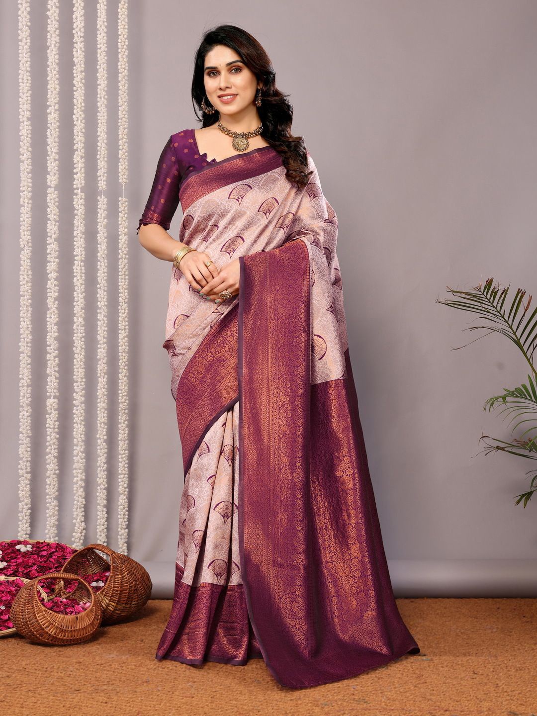 

SHIJILA Ethnic Motifs Banarasi Saree, Beige