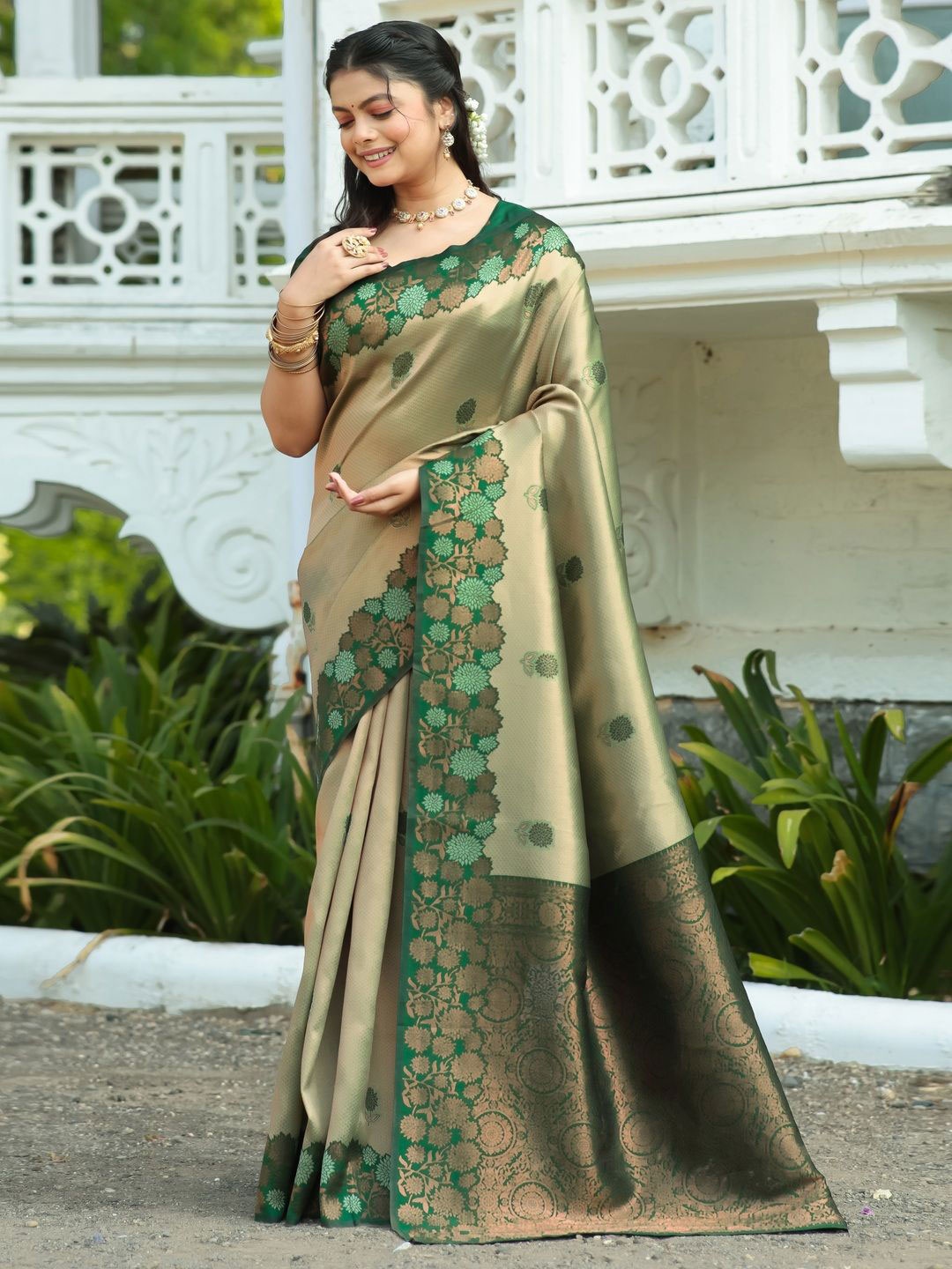 

SHIJILA Floral Zari Banarasi Saree, Green