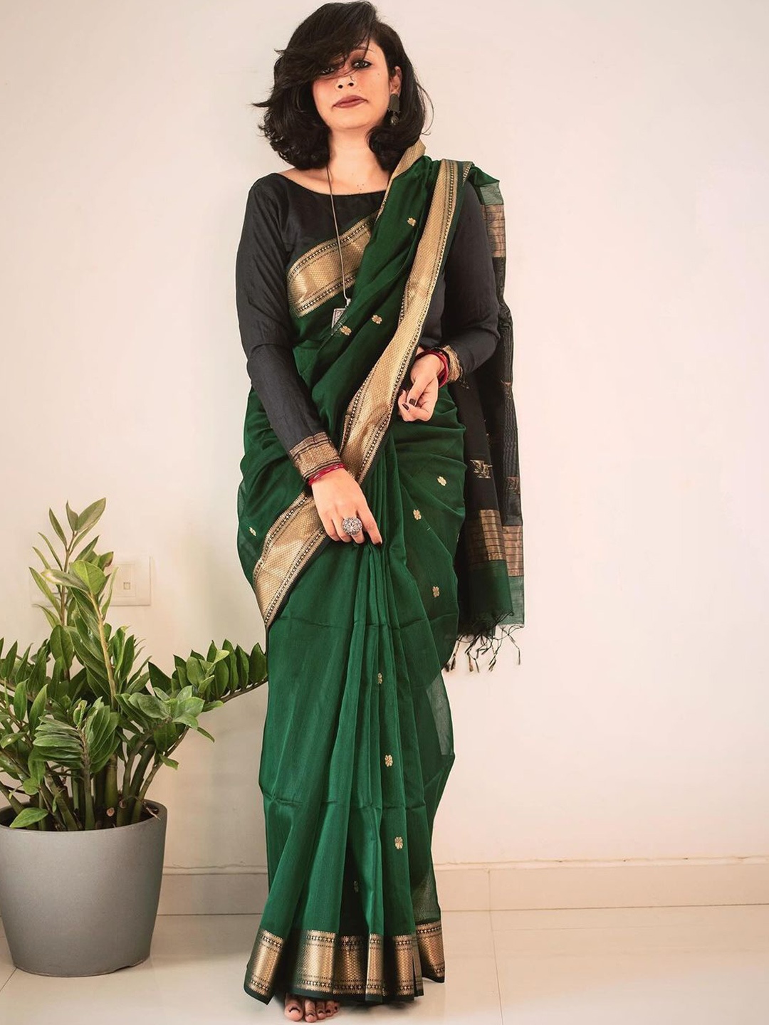 

KALINI Woven Design Zari Silk Blend Banarasi Saree, Green