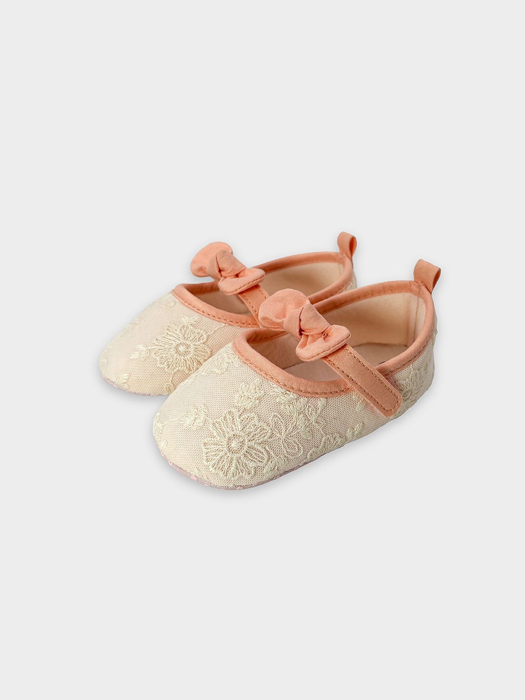 

MiArcus Girls Schiffli Fabric & Bow Design Booties, Peach