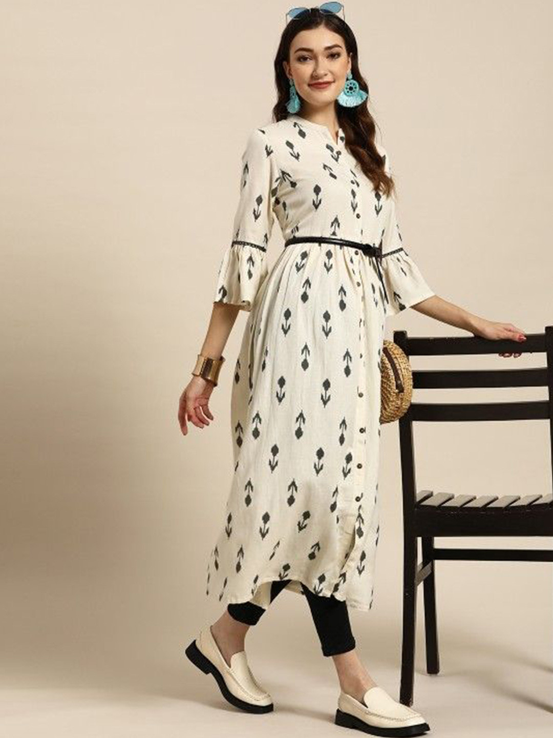 

Suha Geometric Boat Neck Cold-Shoulder Sleeves Panelled Pakistani Style Kurti, Off white