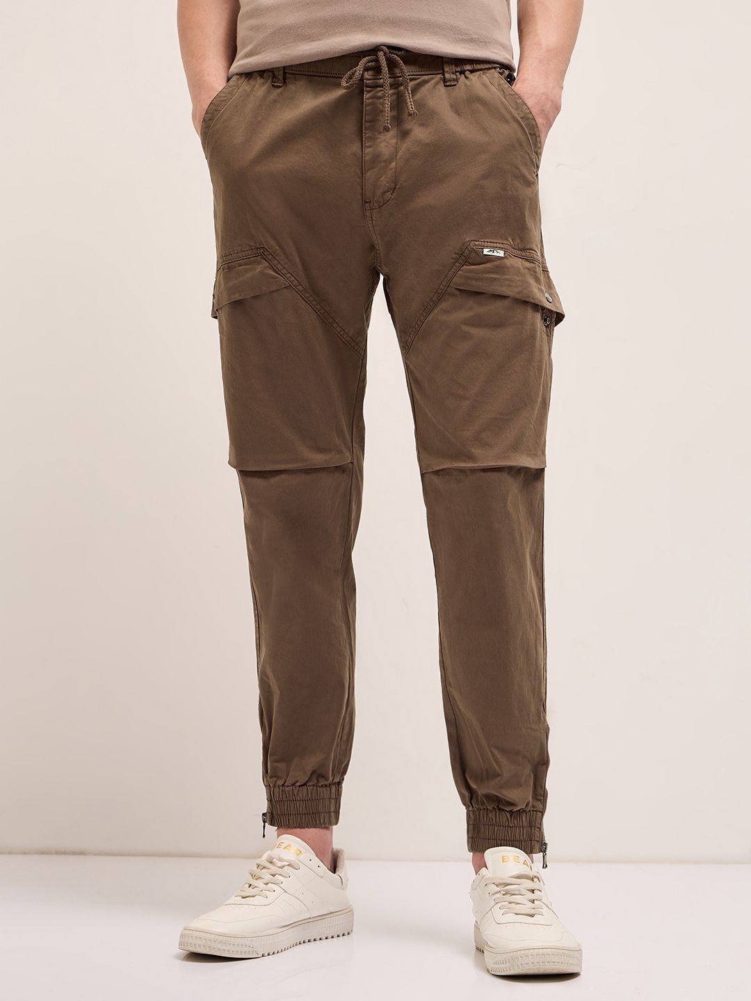 

THE BEAR HOUSE Men Cotton Slim Fit Cargos, Brown