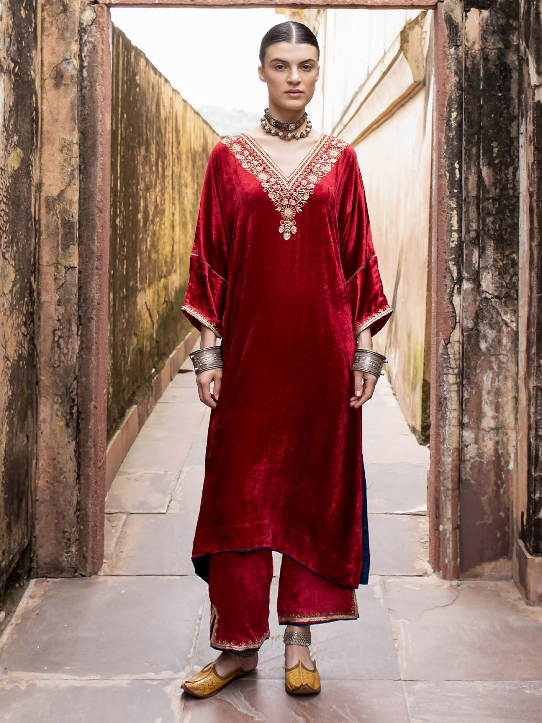 

KARAJ JAIPUR Ethnic Motifs Yoke Design Zardozi Velvet Straight Kurta With Trousers, Red