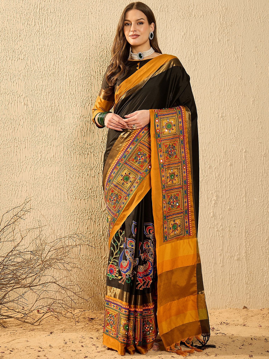 

SERONA FABRICS Ethnic Motifs Embroidered Banarasi Saree, Black