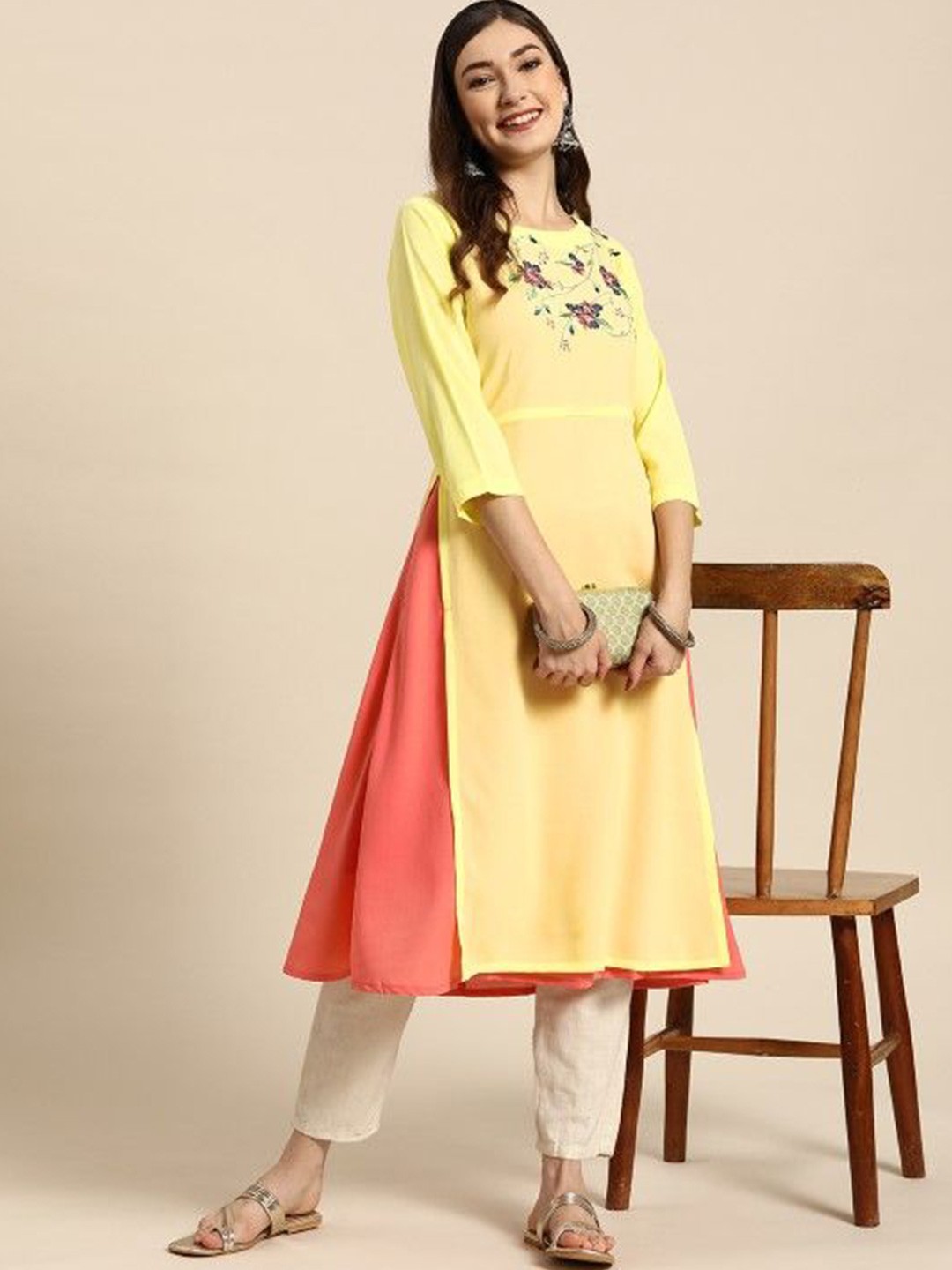 

Suha Floral Thread Work Round Neck Straight Kurta, Yellow