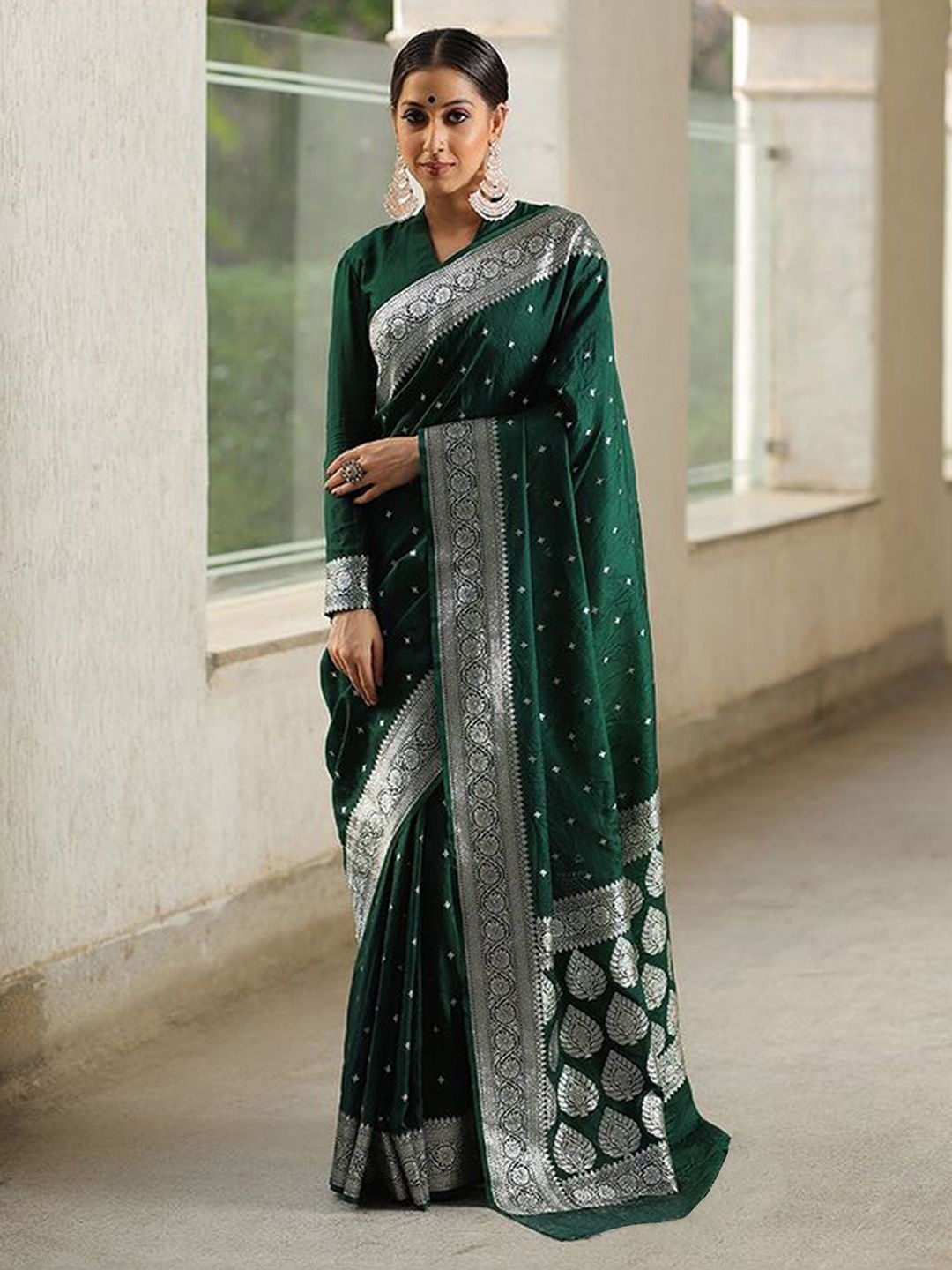 

KALINI Women Woven Design Zari Banarasi Saree, Green