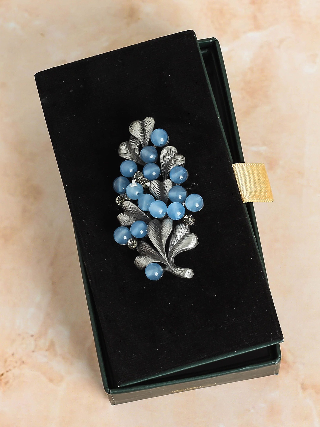 

Tossido Men Beaded Floral Brooch, Blue