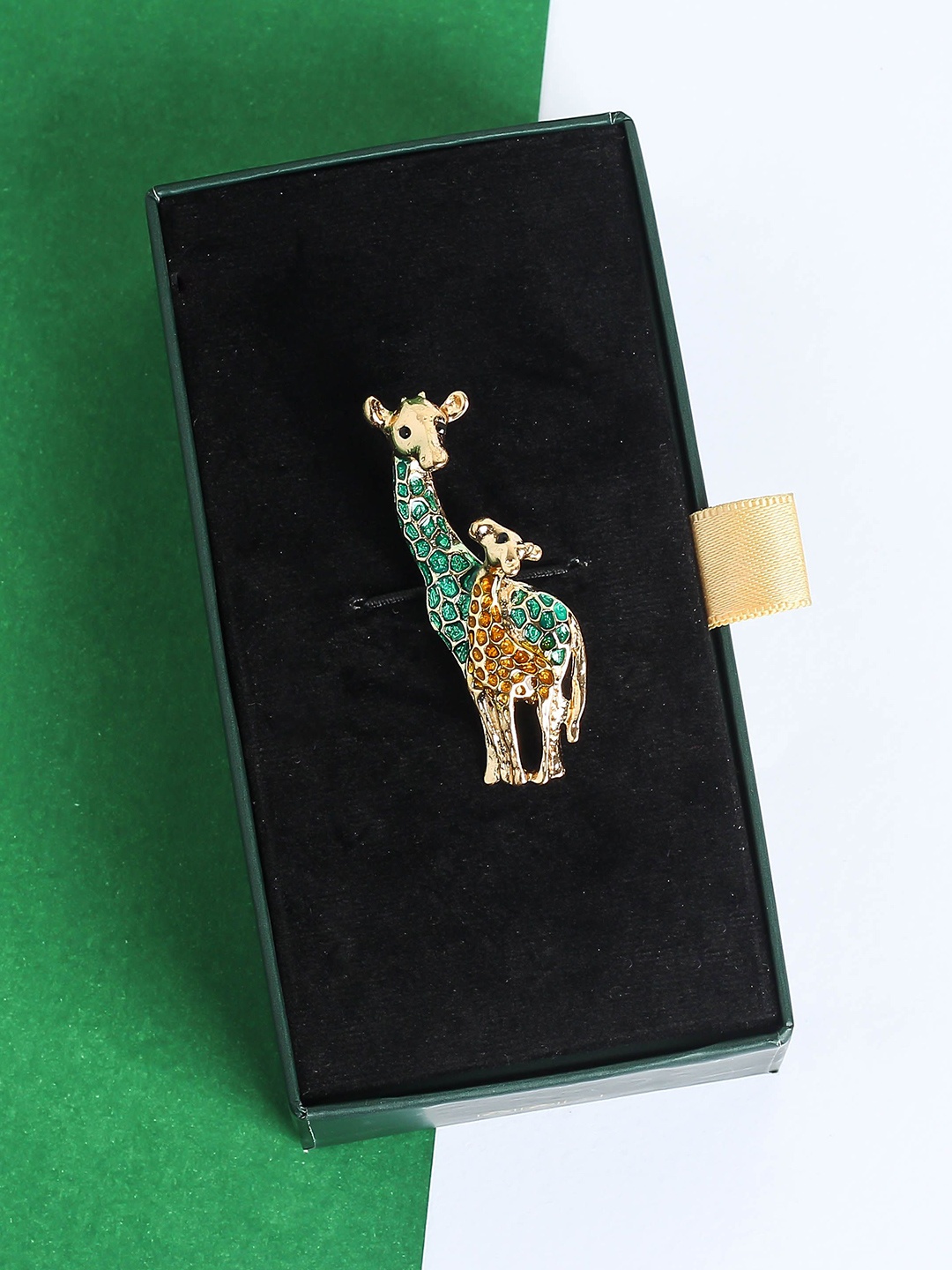 

Tossido Men Stone Studded Giraffe Brooch, Gold