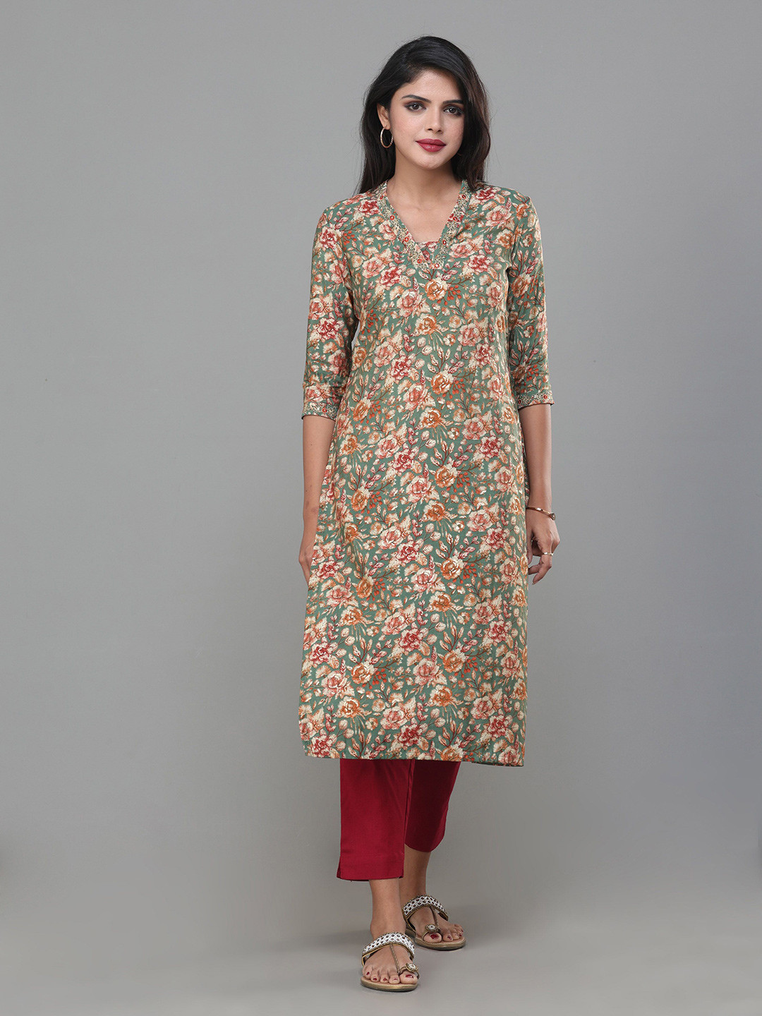 

Vismay Floral Printed Thread Work V-Neck Straight Kurta, Green