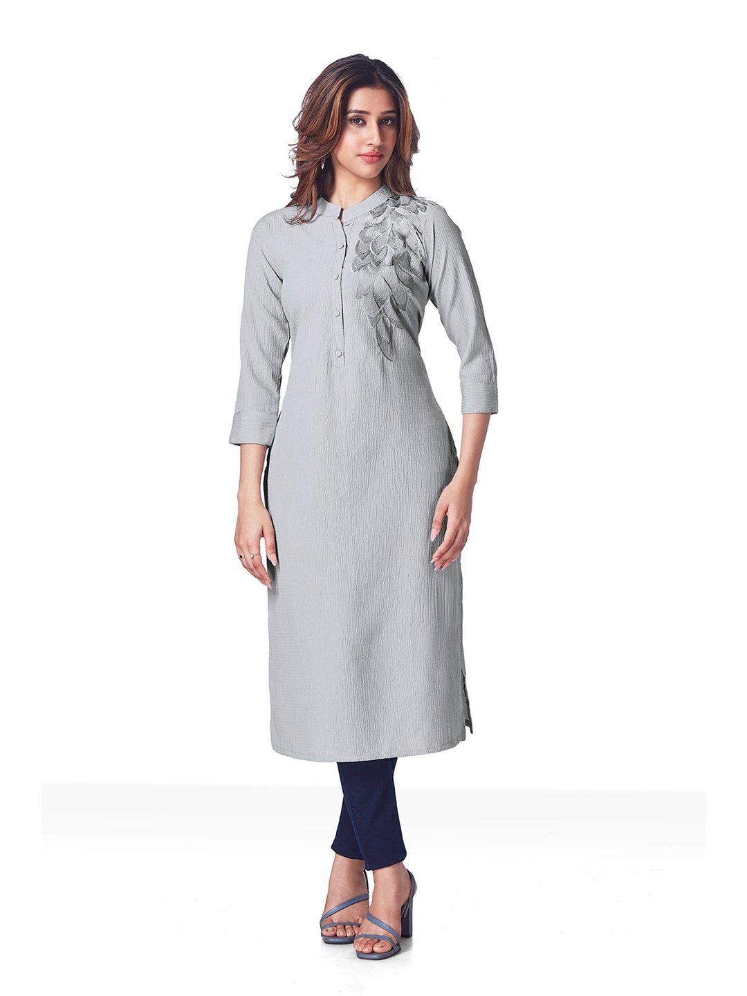 

FREYAA Embroidered Mandarin Collar Kurtas, Grey