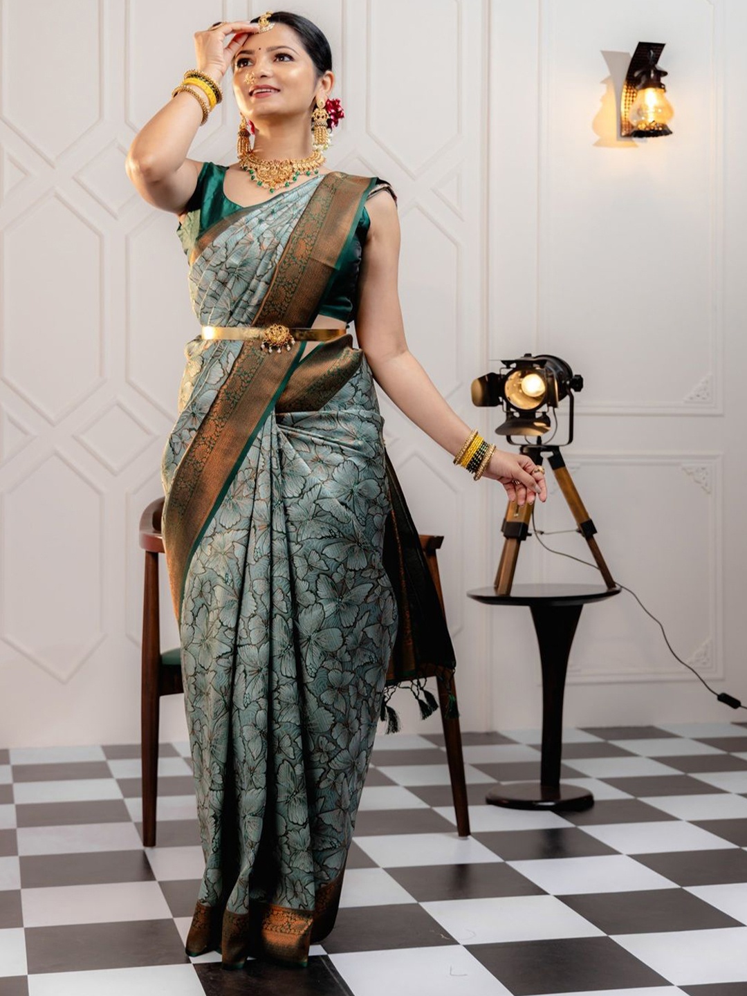 

SHIJILA Floral Woven Design Banarasi Saree, Green