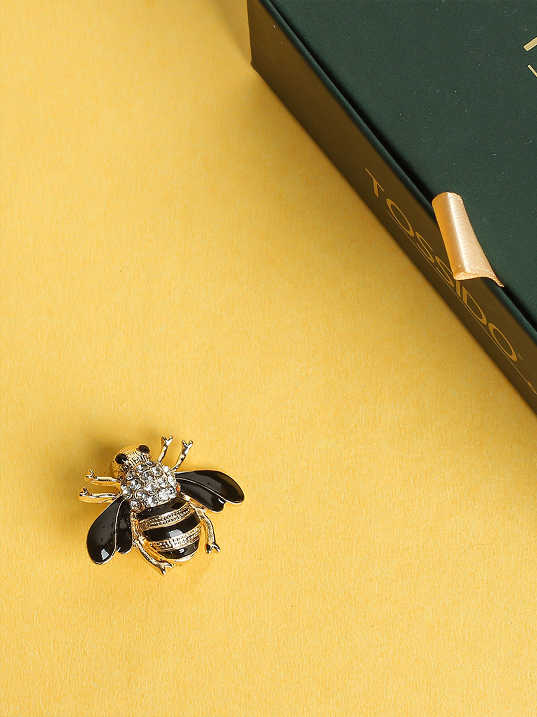 

Tossido Men Stone-Studded Bee Brooch, Gold