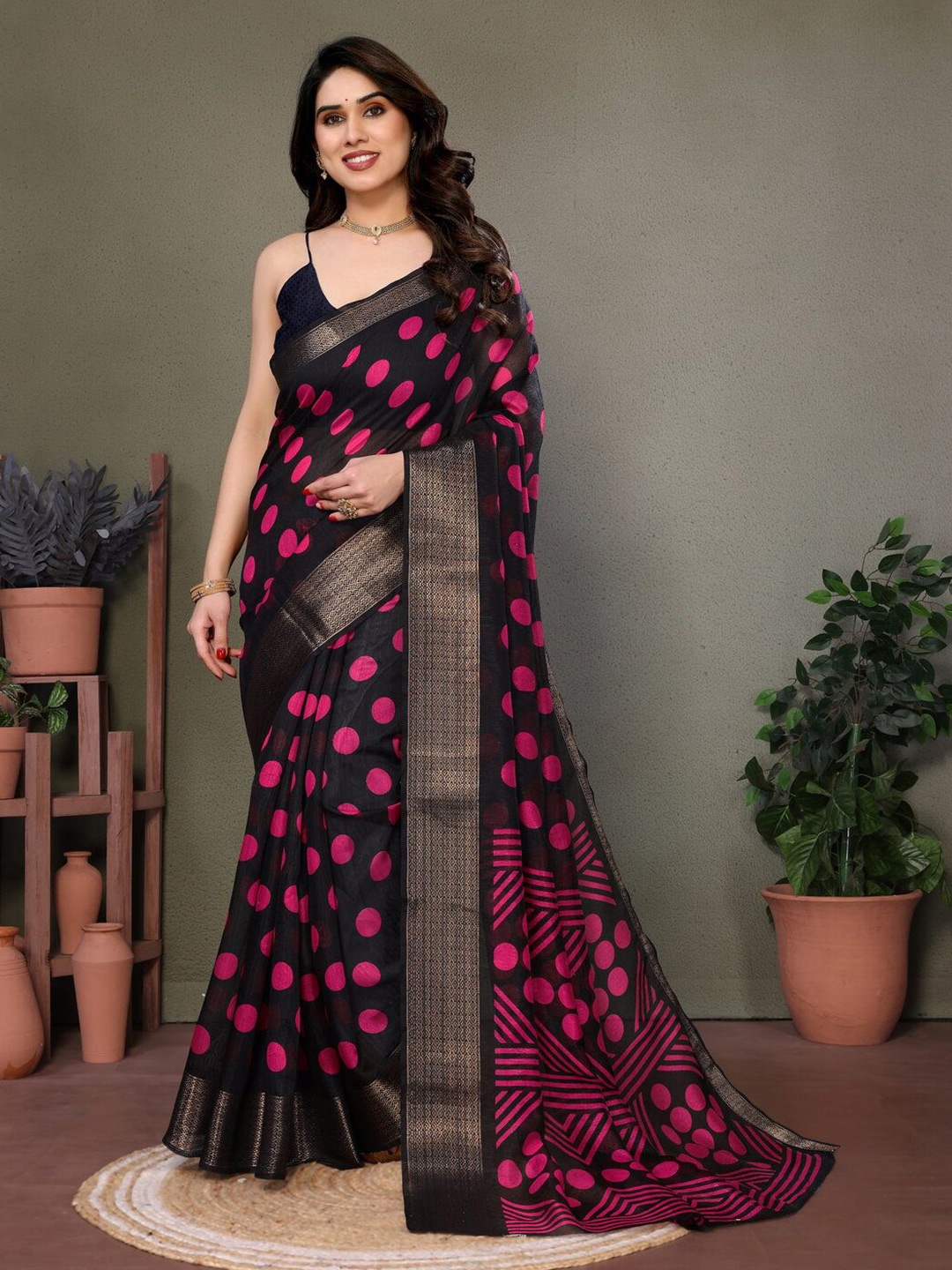

Hema silk mills Polka Dot Zari Saree, Brown