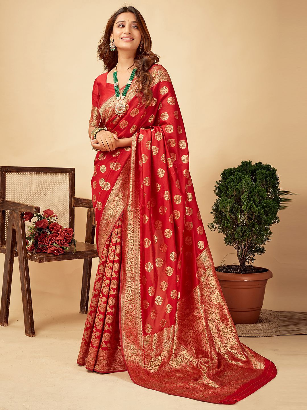 

KALINI Woven Design Zari Banarasi Saree, Red