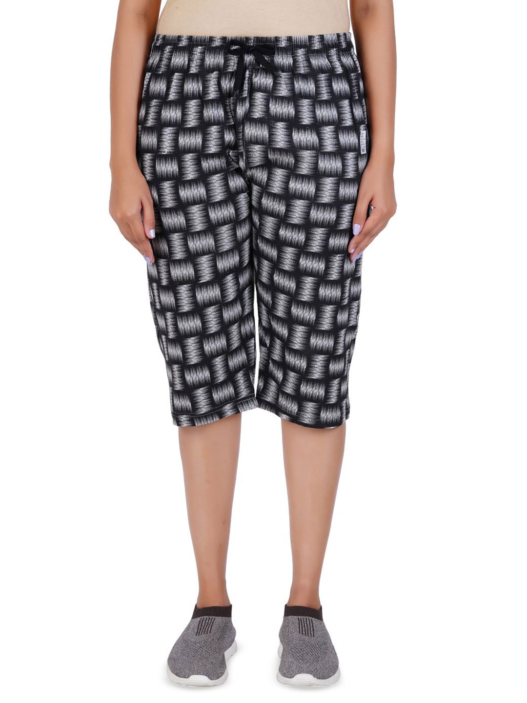 

FEEL TRACK Women Printed Mid-Rise Capris, Grey
