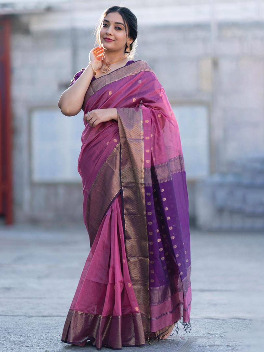 

Caracola Floral Woven Design Zari Banarasi Saree, Pink