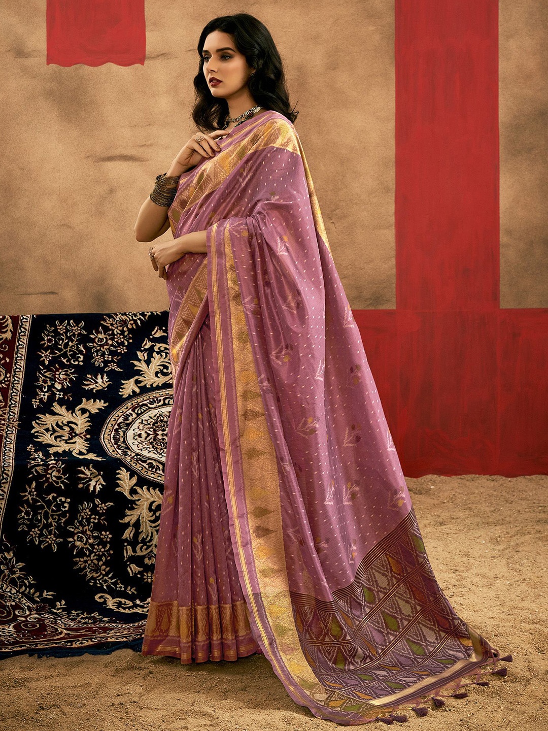 

Elora Zari Ethnic Motifs Silk Blend Patola Saree, Pink