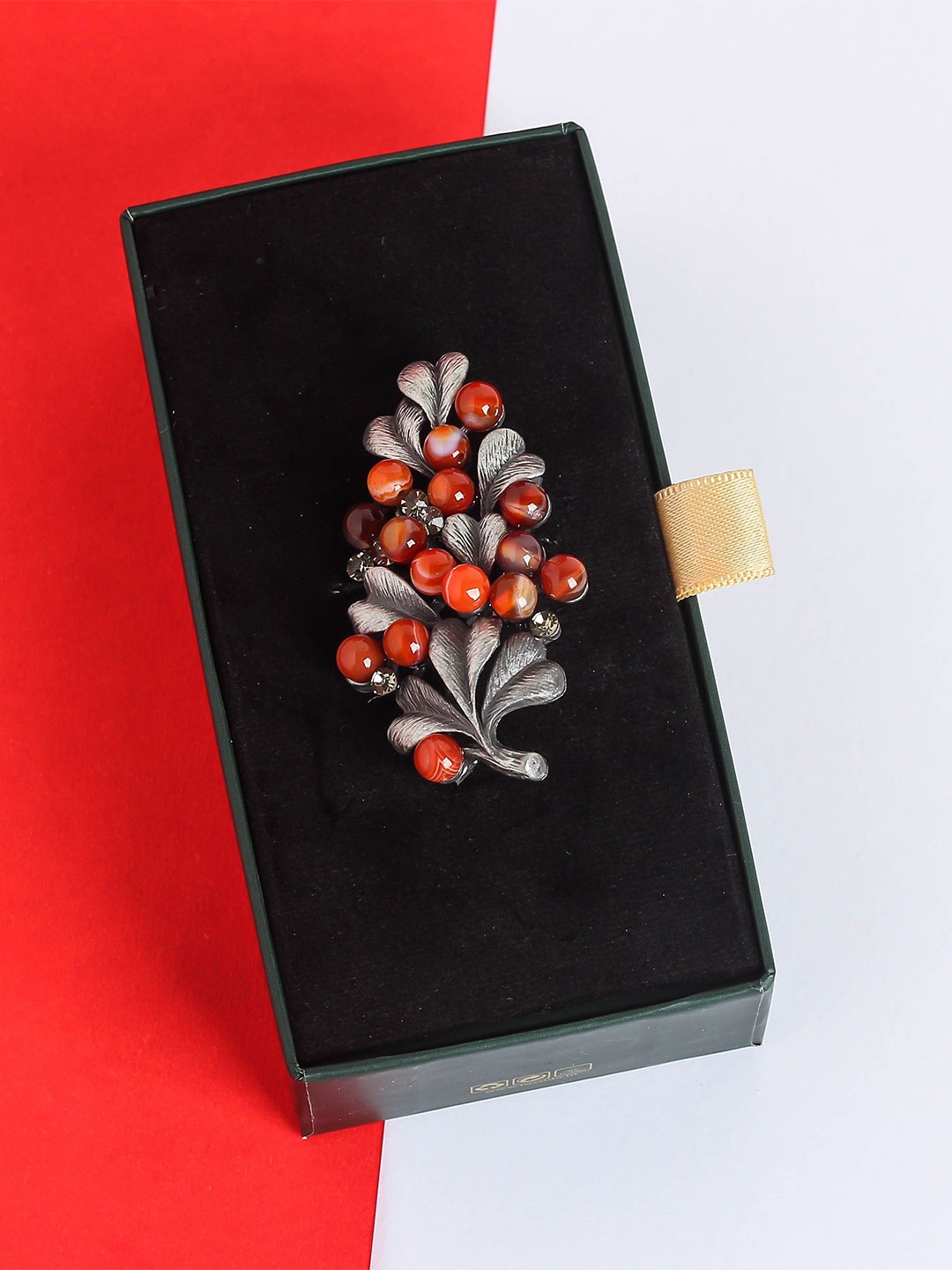 

Tossido Men Stone-Studded Floral Brooch, Red