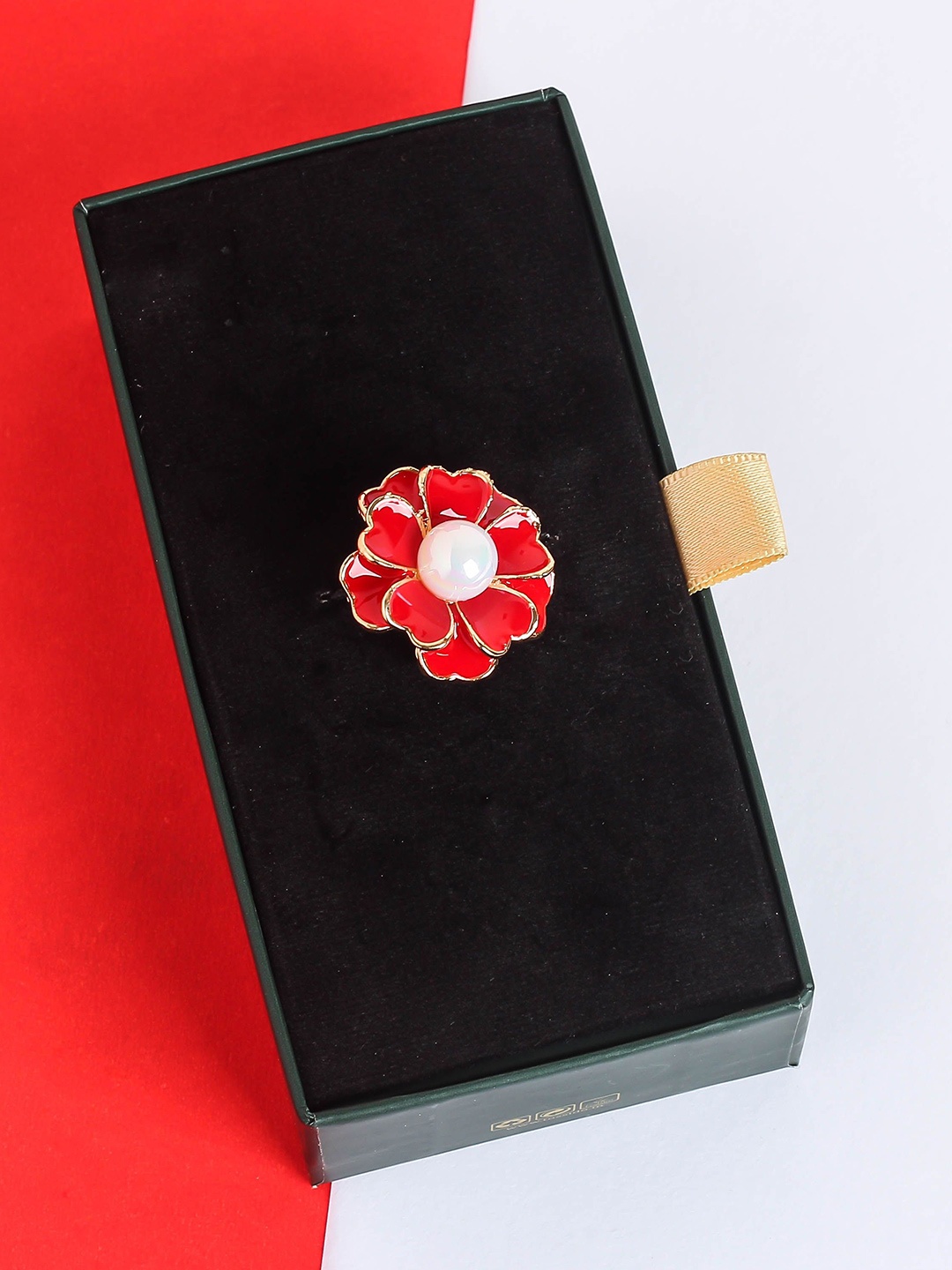 

Tossido Men Beaded Flower Shaped Brooch, Red