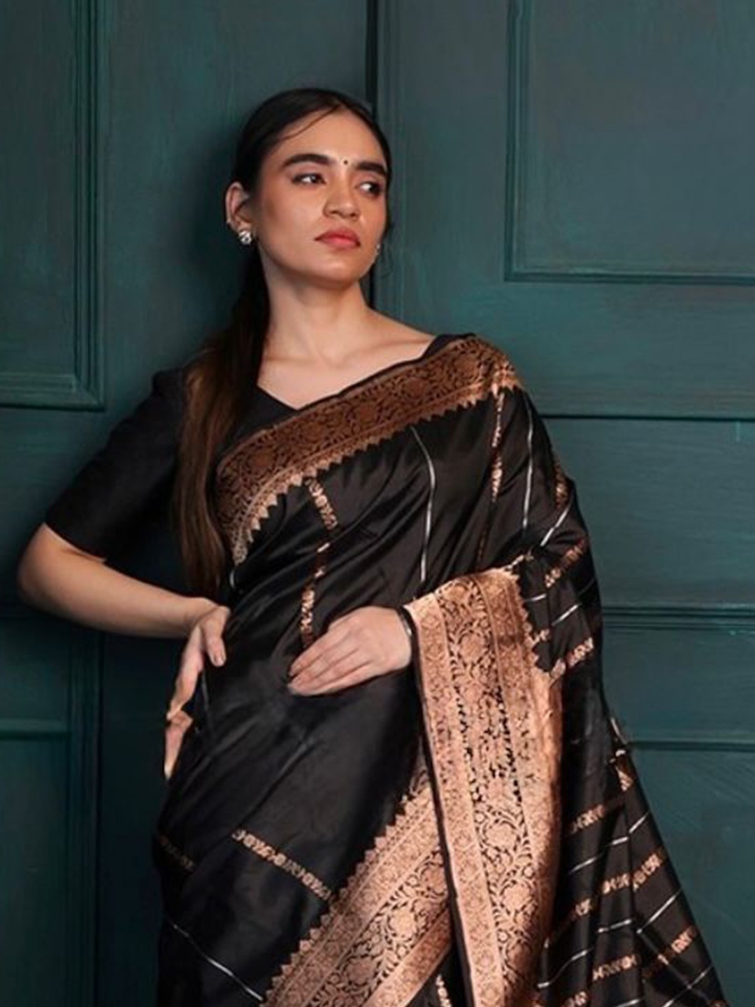 

bansari textiles Ethnic Motifs Zari Kanjeevaram Saree, Black